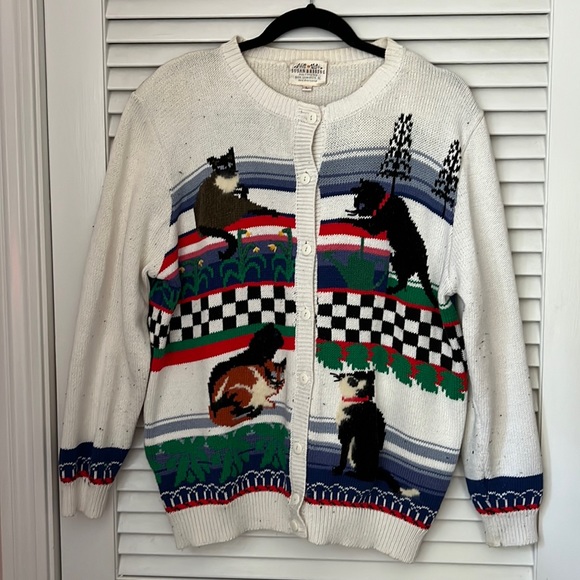 Susan Bristol Sweaters - Vintage Cat Patterned White Sweater